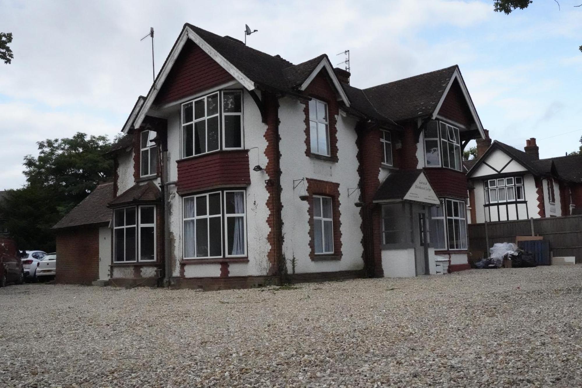 The Lodge By Birchwood Horley Bagian luar foto